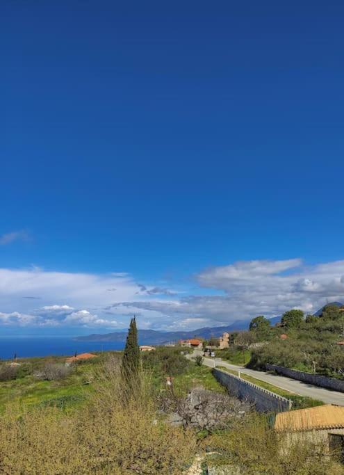 Apartamento Μαγεμένος Πύργος Στις Θαλάμες Koumani Exterior foto